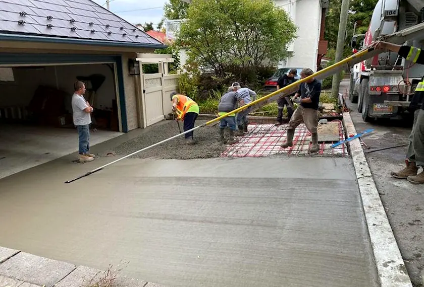 Coulée d’une entrée en béton